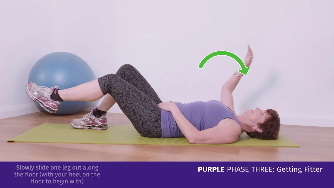 osoba uprawiająca jogę