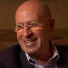 Obrázok muža žijúceho so stómiou